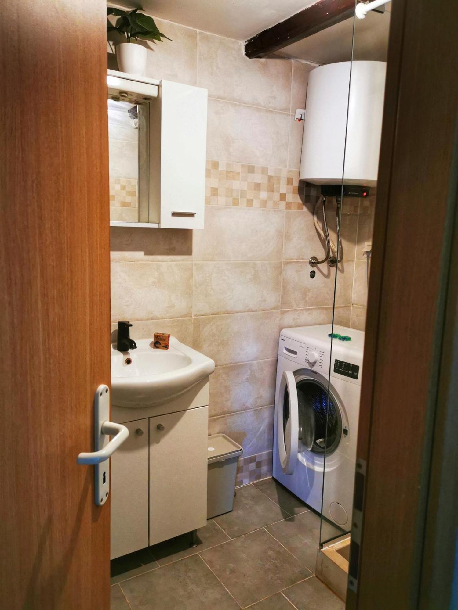 Attica Apartment Pula Buitenkant foto